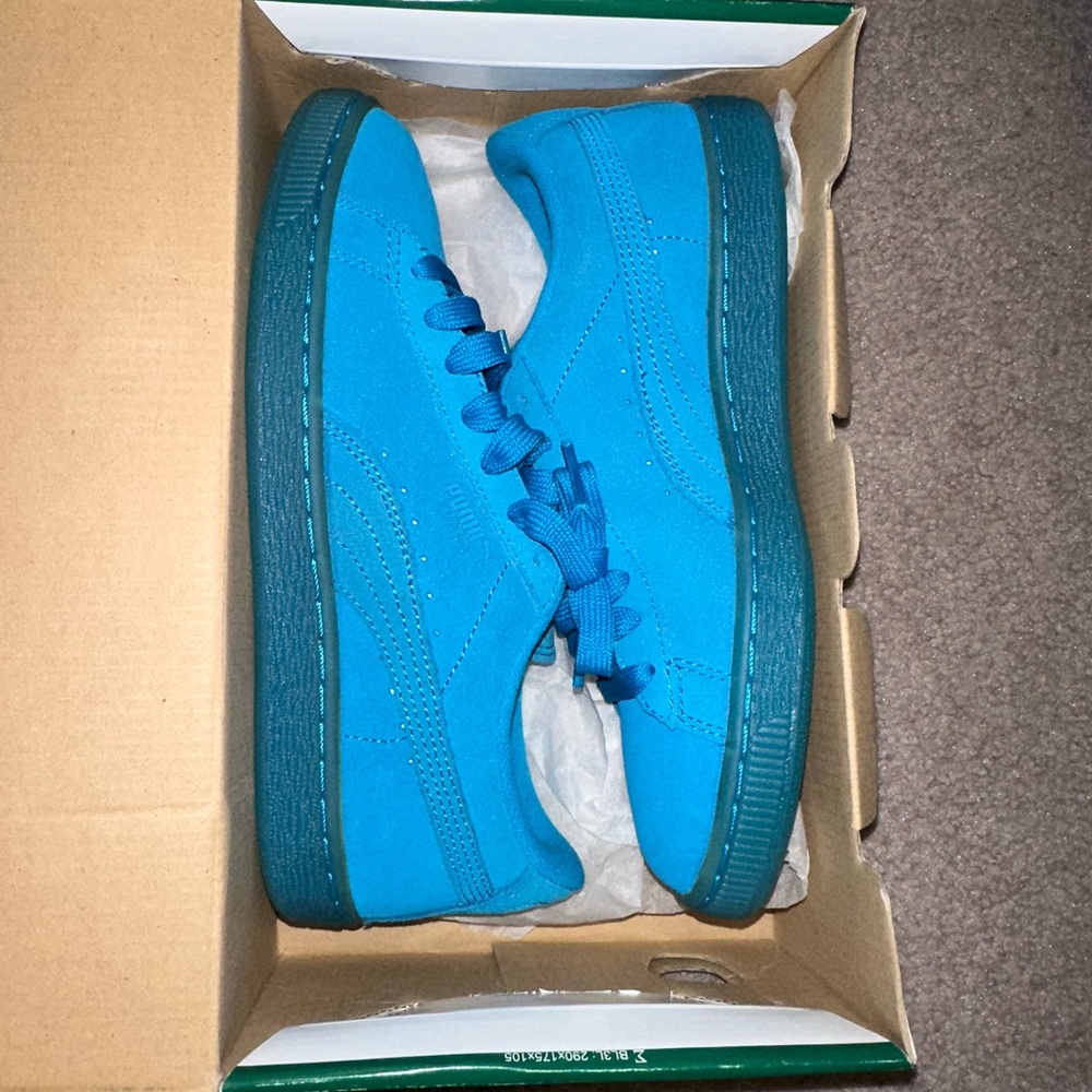 Puma suede blue sneakers